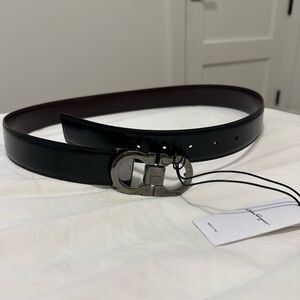 Men’s reversible Ferragamo belt.
